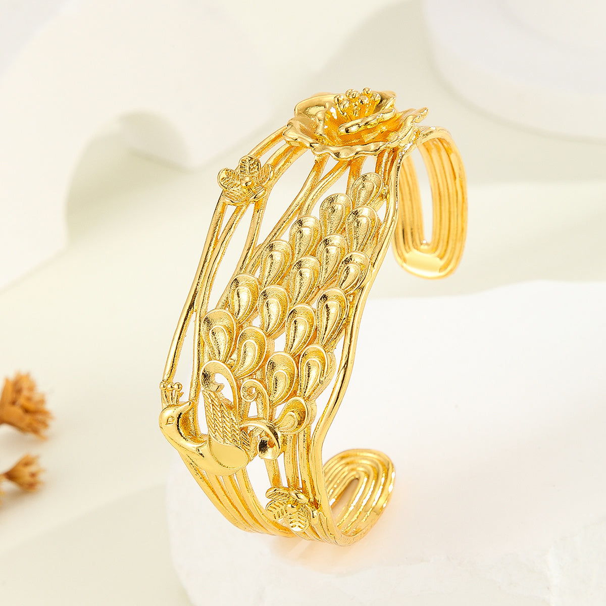 1pcs Vintage Luxury Carved Texture Gold Bracelet, Exquisite Peacock, Flower Patterned Bracelet