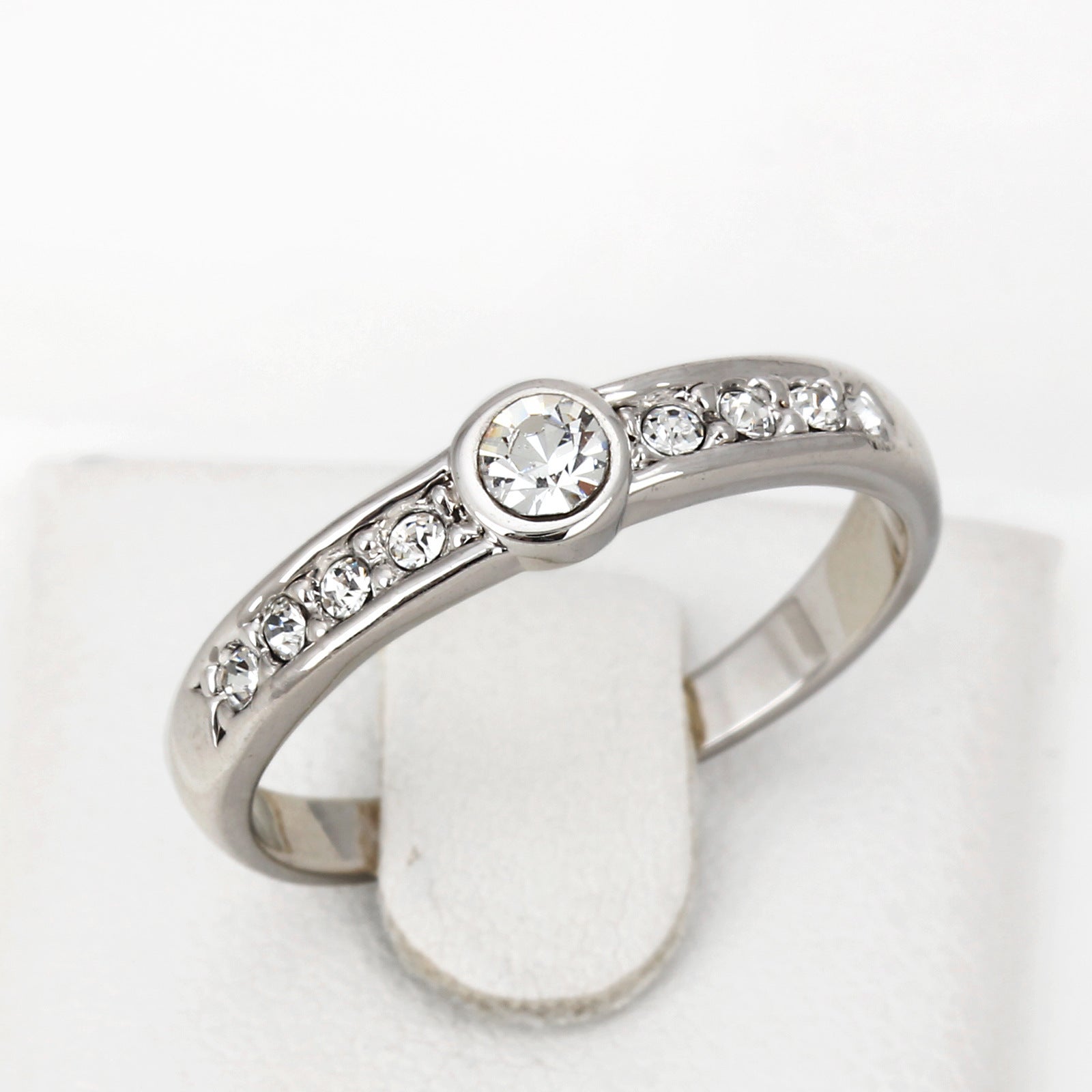 Simple Ring Inlaid Zircon Rose Gold Plated Ornament