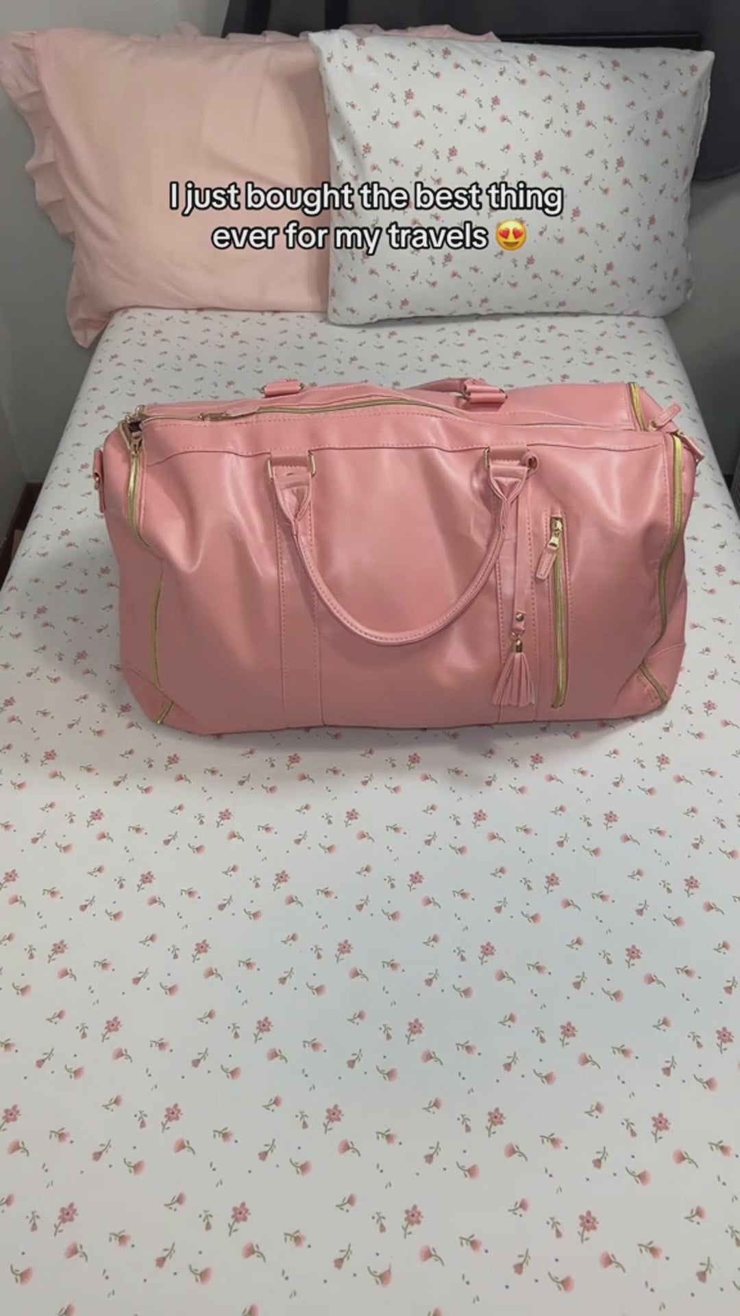 Load video: Large Capacity Travel Duffle Bag Women&#39;s Handbag Folding Suit Bag Waterproof Clothes Totes