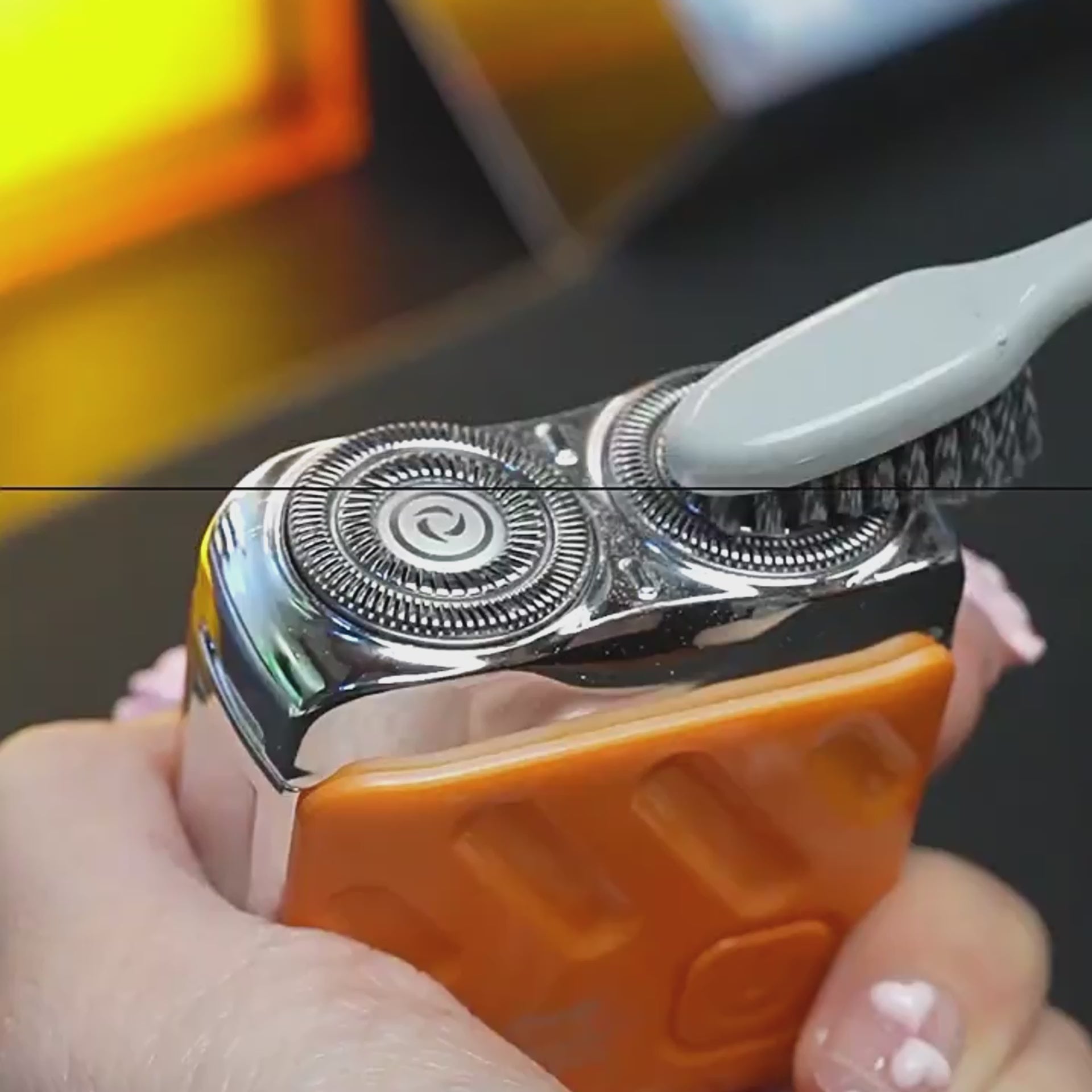 Load video: Portable Rotary Dual Ring Electric Shaver Men Travel Mini Shaver Double Floating Magnetic Blade Head Rechargeable Pocket Razors